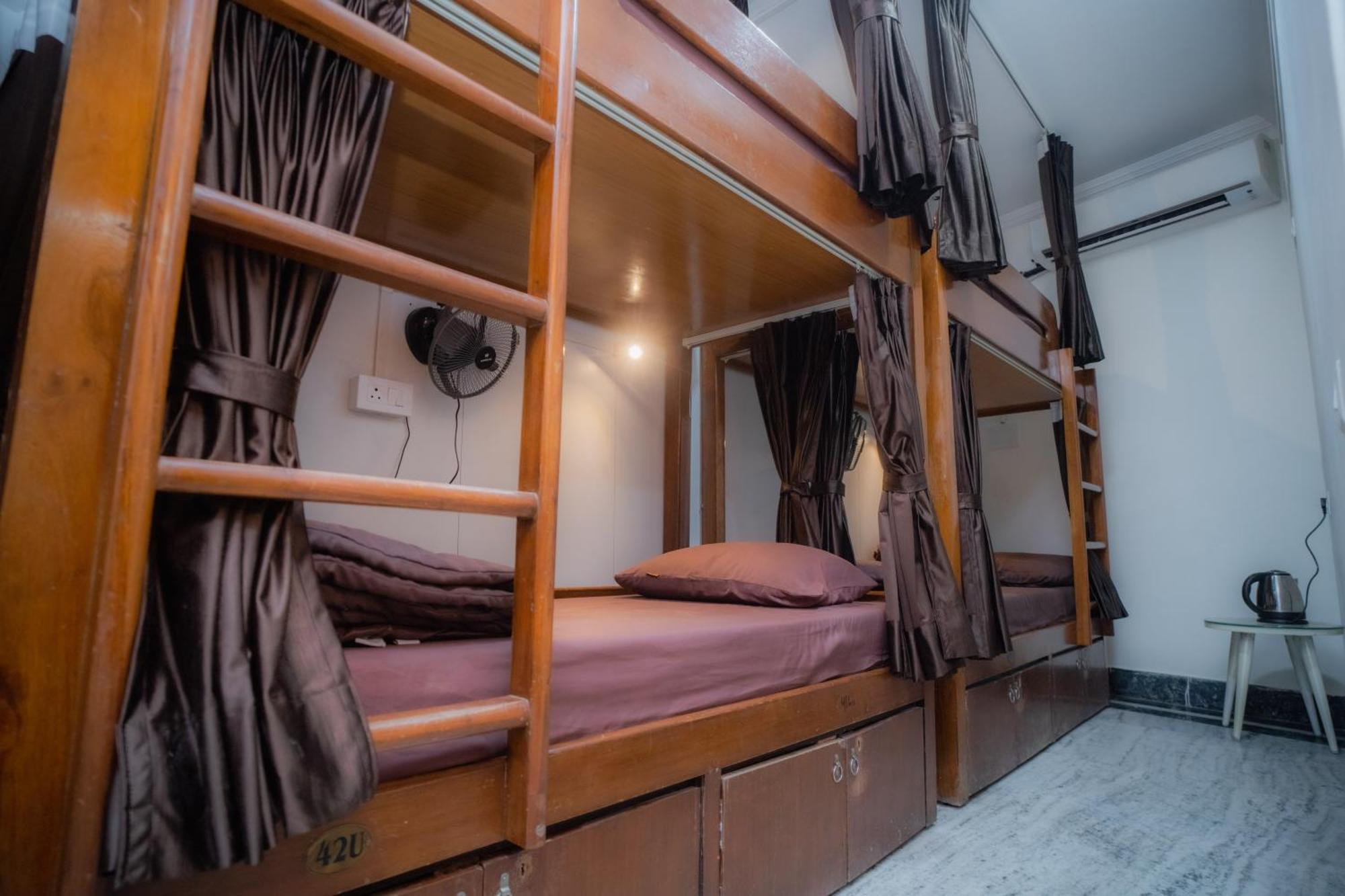 Pearl Courtyard Dormitory Varanasi Exterior photo